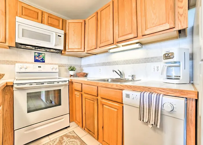 Gorgeous Oceanfront Condo With Spectacular Views!